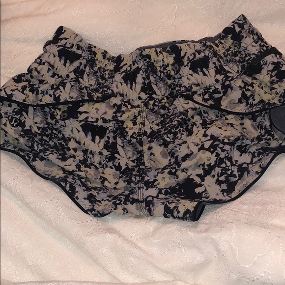 Grey and Floral Lululemon Short - Picture 4 of 4